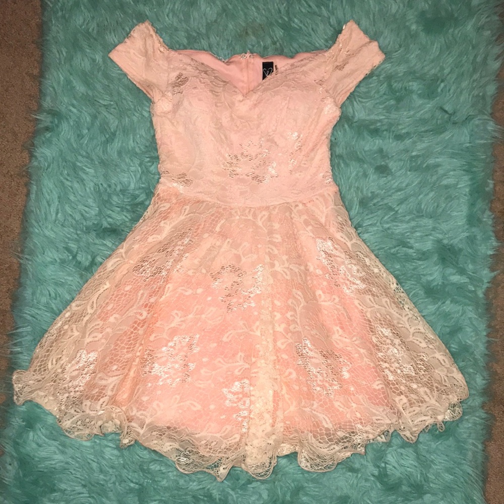Windsor blush pink lace dress | size M